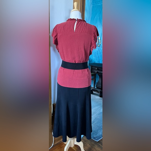 ⭐️ BUNDLE: 2 skirts and 2 tops. - Picture 3 of 12